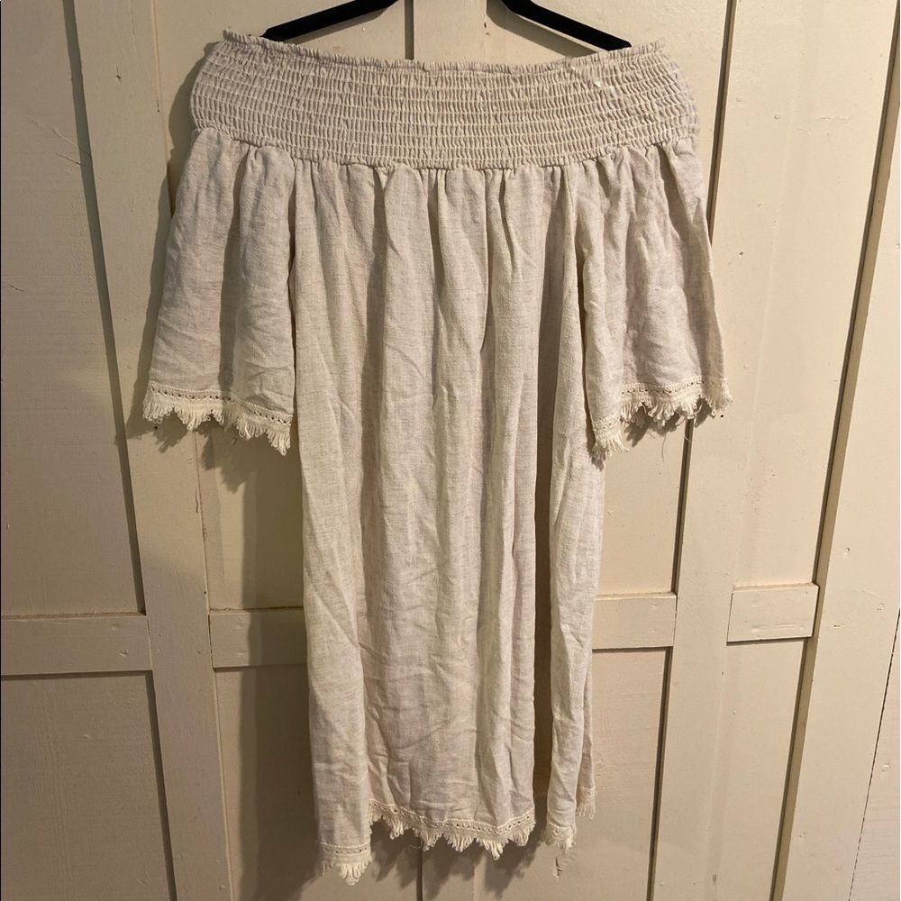 Audrey 3+1 off shoulder cream dress size small